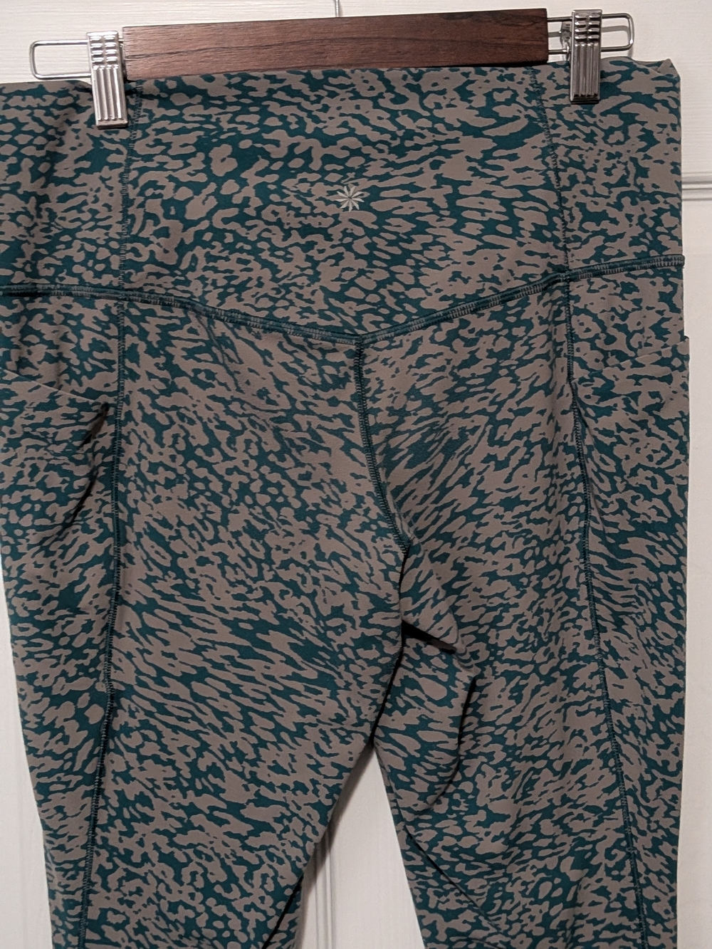 Athleta Capri Leggings gray Teal Size L yoga gym pilates - Picture 3 of 6